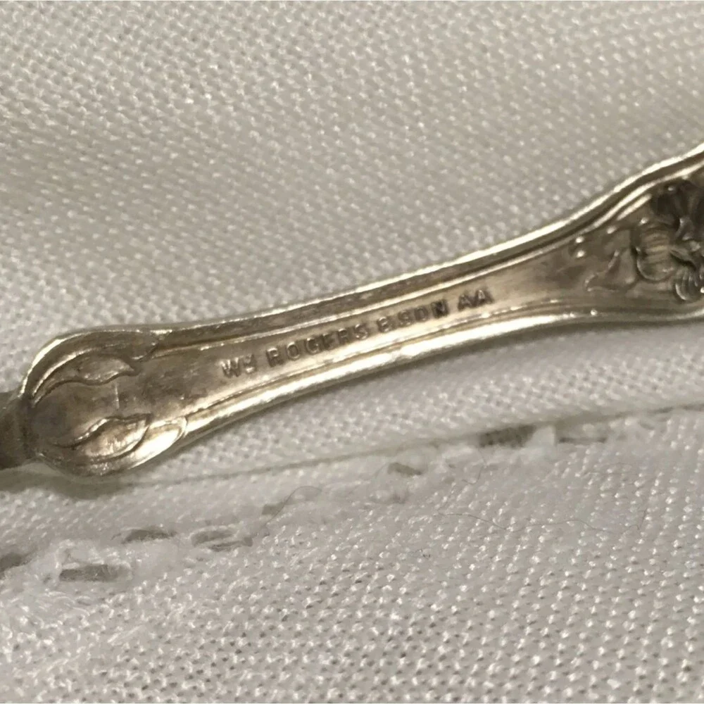 Vintage Silver Plate Master Butter Knife Rogers & Son Ornate Floral Shell 7.5